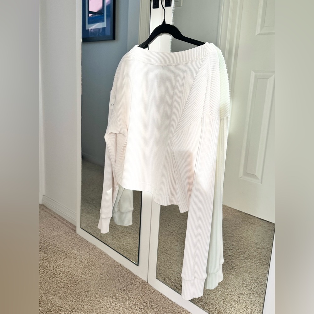 ALO Muse V-Neck Pullover in Ivory - Picture 3 of 6